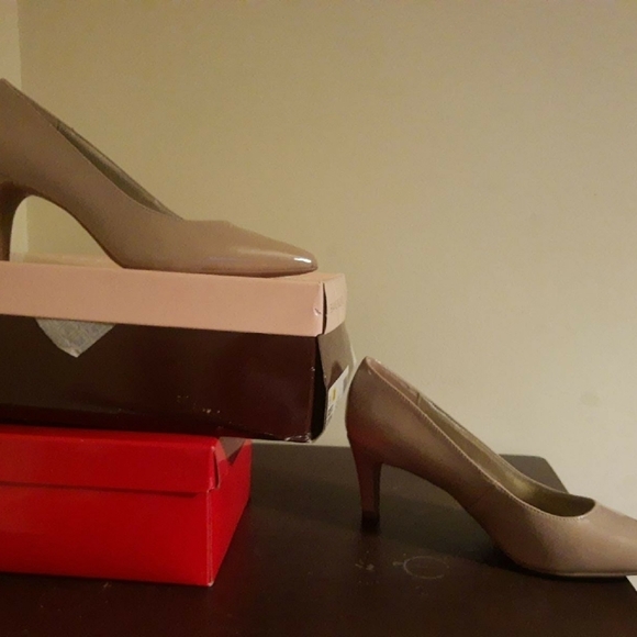 Bandolino Nude color Joseline Heels - Picture 2 of 6